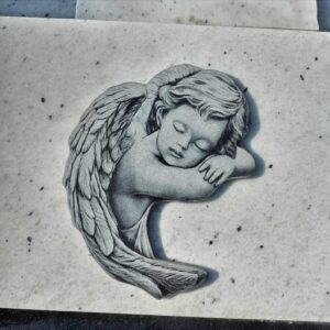 Aniołek nagrobek dziecięcy