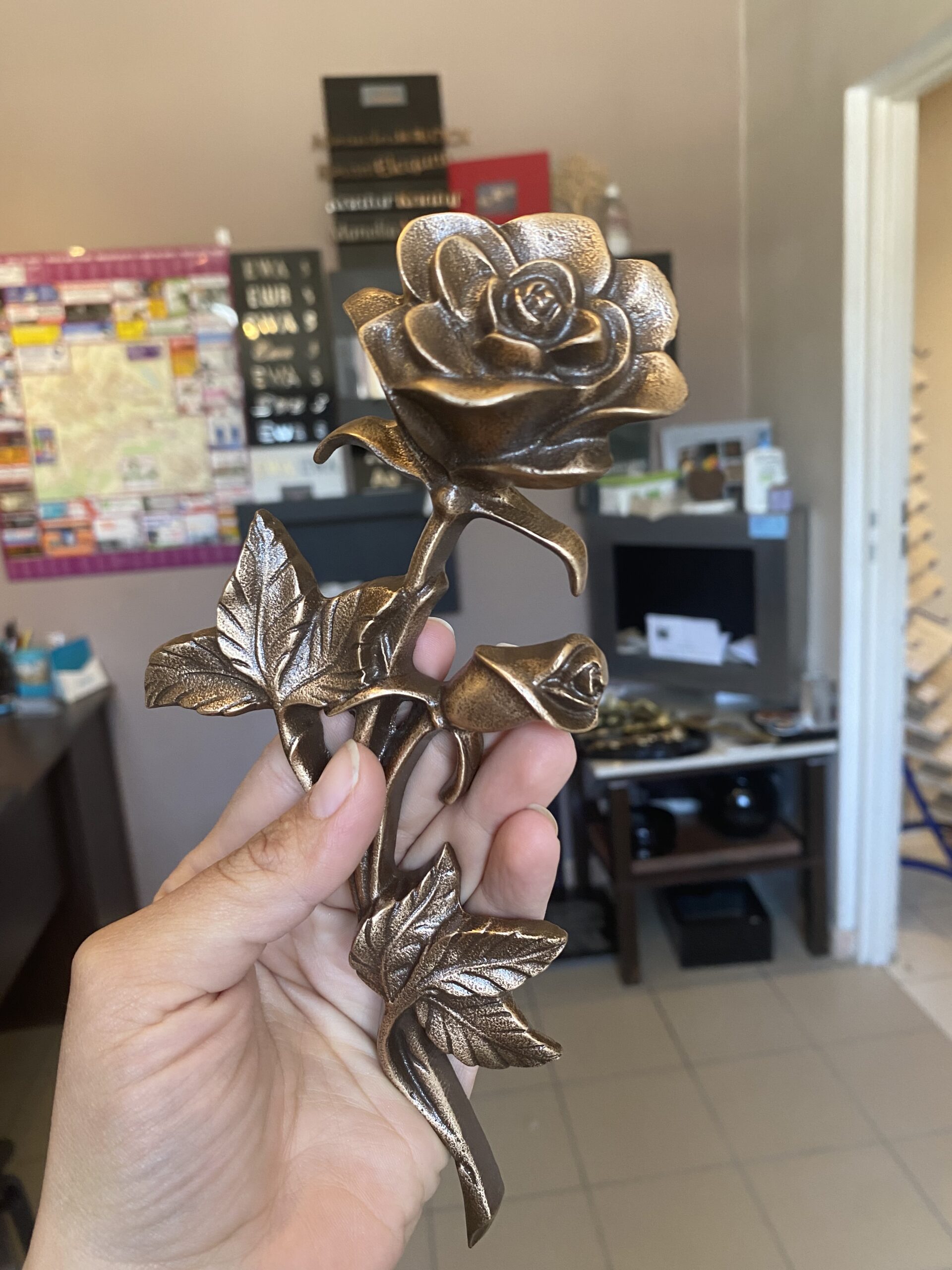 Wyjątkowa róża na nagrobek